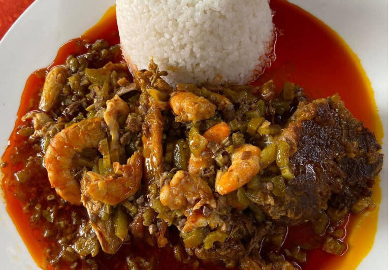 Can you recommend some must-try Guinean street foods?