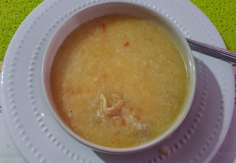 Are there any regional specialties within Guinean cuisine?