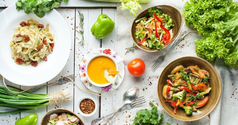 Can you suggest some Peruvian dishes that are suitable for those with dietary restrictions, such as gluten-free or vegetarian options?