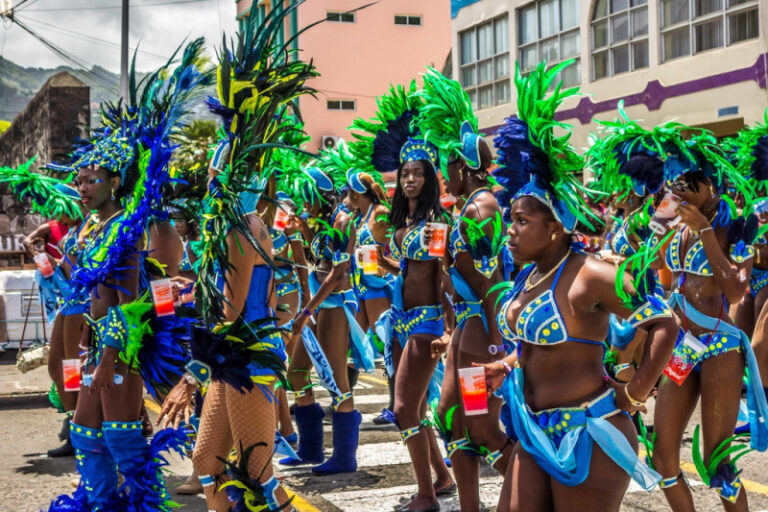 Are there any food markets or festivals in Saint Vincent and the Grenadines?