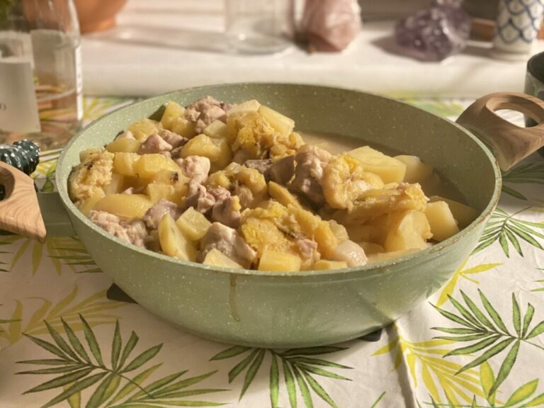 Can you recommend some regional specialties in Papua New Guinean cuisine?