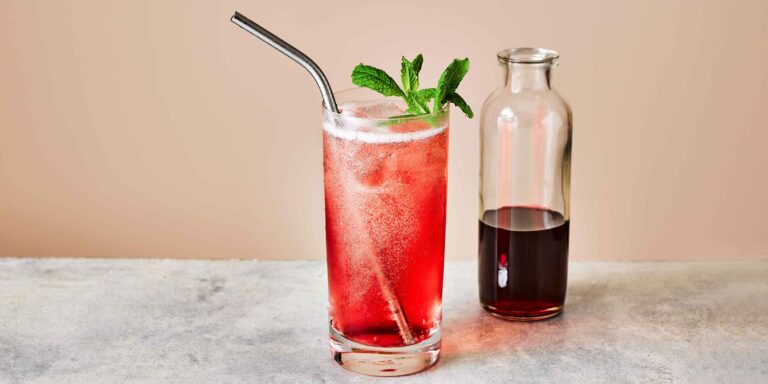 What are some traditional Guinean drinks?